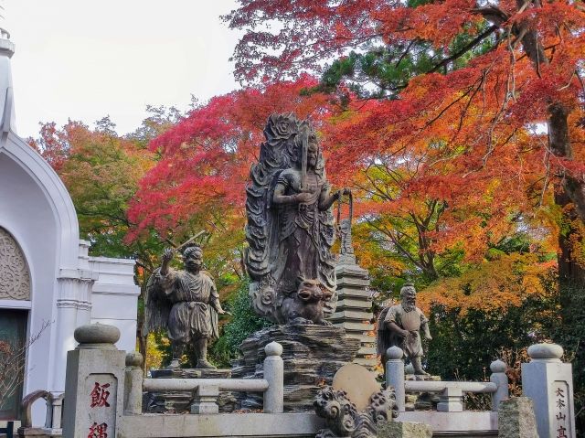 高尾山　仏舎利塔　紅葉