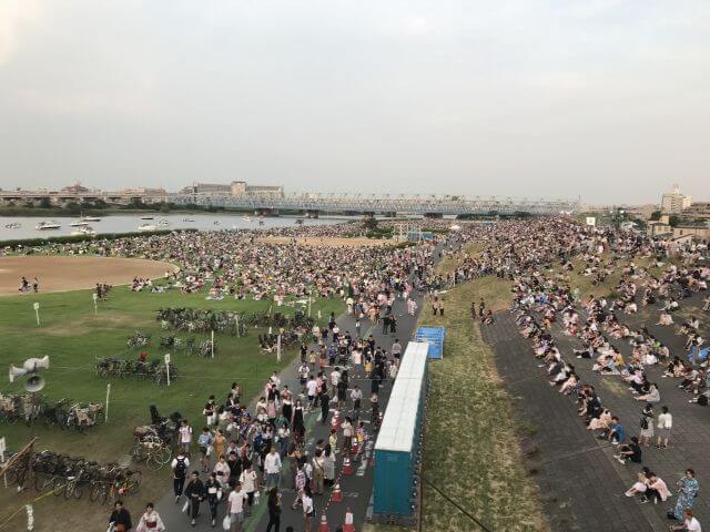 足立の花火　河川敷