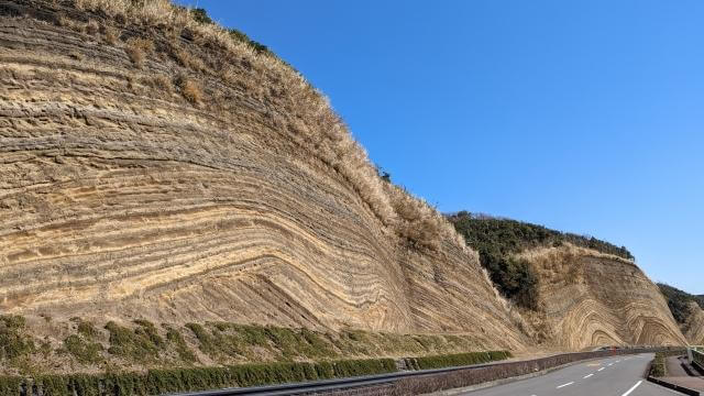 大島　地層切断面